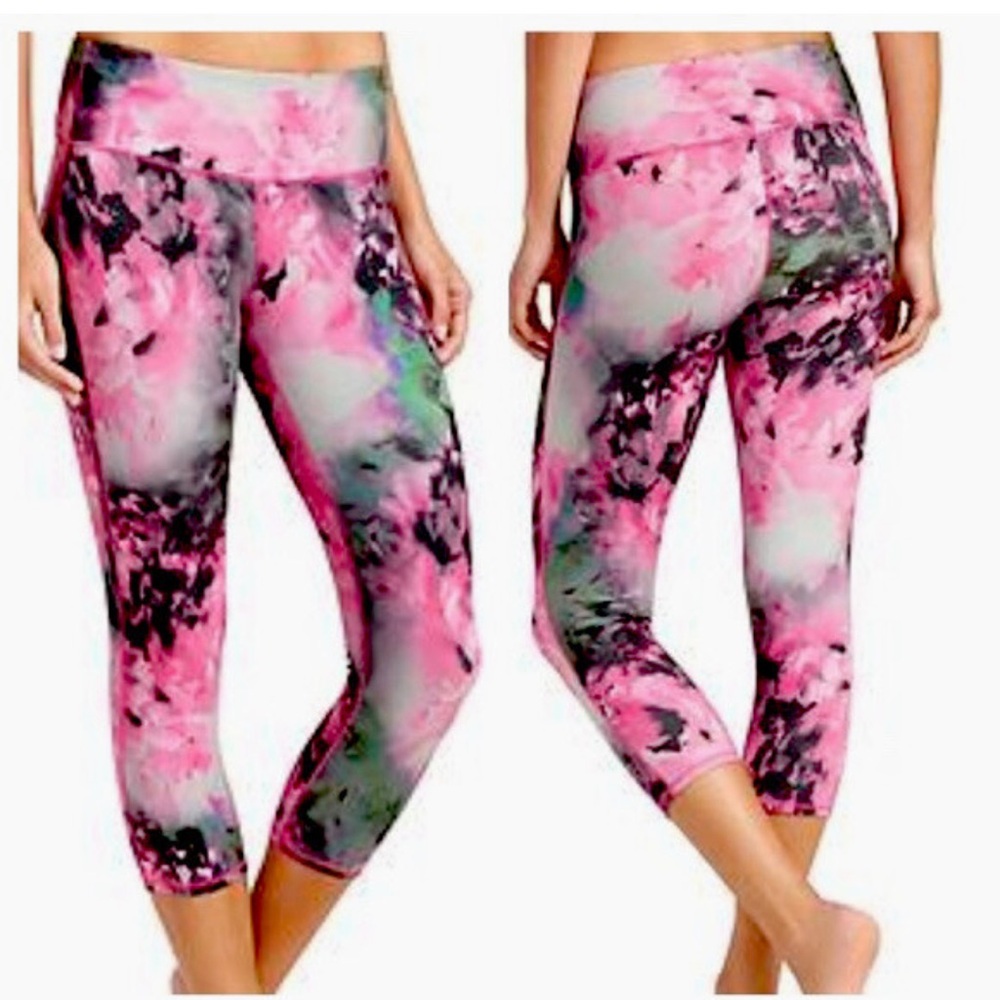 Athleta Chaturanga‎ Floral Bloom Capri Tight Legging Pink Gray Print Large - Picture 9 of 9